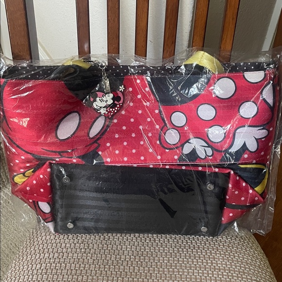 Harvey’s Disney Mickey loves Minnie Wanderlust tote - Picture 2 of 4